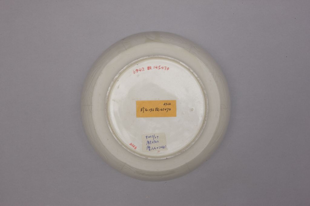 图片[3]-Ding Kiln White Glaze Hot Bowl with Hemerocallis Pattern Inside and Outside-China Archive